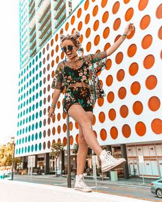 It’s Day 2 of @ULTRA Music Festival and PV babe @dreaming_outloud is back at it again!! Catch her on our Story all weekend long to see… Look Lollapalooza, Lollapalooza Outfit, Festival Outfit Inspiration