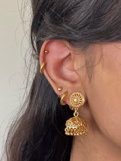 pakistani jewellery, desi aesthetic, pakistani girl aesthetic Desi Earring Stack, South Asian Earrings, Desi Ear Piercings, Desi Gold Jewellery, Desi Jewelry Simple, Jewelry Gold Aesthetic, Indian Aesthetic Jewellery, Desi Accessories Aesthetic, Desi Jewelry Aesthetic