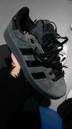 👟🖤☑️♠️ #shoes #adidas #fashion Aesthetic Adidas, Pretty Sneakers, Stylist Fashion, Trendy Shoes Sneakers, Dr Shoes, Mode Zara, Basket Style, Pretty Shoes Sneakers, Shoes Outfit Fashion