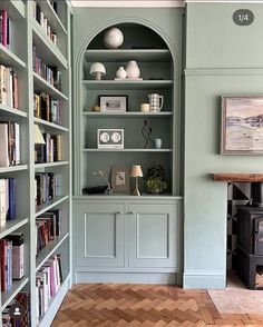 Green Home Library, Alcove Design, Living Room Knock Through, Alcove Storage Living Room, Alcove Bookshelves, Home Library Ideas, Alcove Storage, Storage Living Room, Mid Century Living