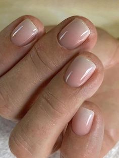 Explore easy-to-follow steps and tips for achieving stunning acrylic nails without the salon visit #naildesigns#acrylicnails#diyacrylicnails#simpleelegance#nailartideas#homemanicure#minimalnailart#nailinspo#elegantnails#nailfashion Nail Art French, Natural Manicure, Short Fake Nails, Subtle Nails, Nails Press, Nagel Tips, French Nail Art