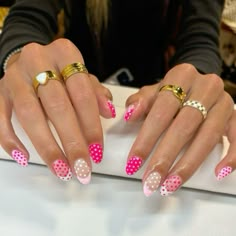 Dot Nails, Retro Nails, Hello Nails, Sassy Nails, Polka Dot Nails, Summery Nails, Simple Acrylic Nails, Classy Acrylic Nails, Dots Nails