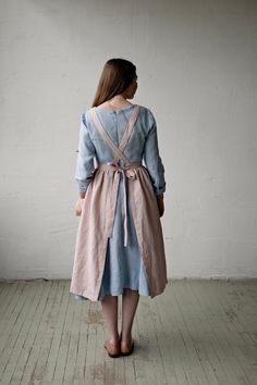 Baby Pink Midi Cross Back Pinafore Linen Pinafore Linen - Etsy Turkey Beautiful Aprons, Linen Aprons, Cooking Outfit, Homestead Fashion, Diy Pinafore Dress, Linen Pinafore Dress, Linen Pinafore Apron, Apron Pinafore, Linen Pinafore