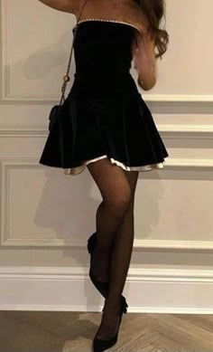 Dress Posing, Party Dress Classy, Elegant Mini Dress, Strapless Mini Dress, Looks Chic, Glam Dresses, Fancy Outfits, Dress Inspo