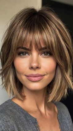 🎨 Ready for a stunning look? Elongate your face shape with this Layered Bob with Textured Ends Short Layered Haircuts. Discover the perfect blow-drying technique for your hair type. Great for hiding grown-out roots between salon visits. Easy to maintain and style at home. Click for a step-by-step guide! #LayeredBobwithTexturedEndsShortLayeredHaircuts Bob With Textured Ends, Bob Hairstyles With Bangs, Short Layers, Layered Bob, Haircuts For Women