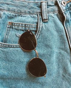 Eyewear Photography, Ray Ban Sunglasses Women, Ray Ban Round Metal, Round Metal Sunglasses, Ross Geller, Round Ray Bans, Phoebe Buffay, Look Retro