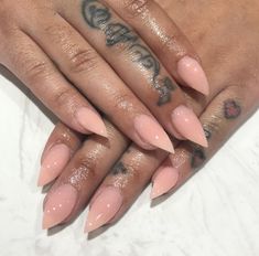 Short Pointed Nails Stilettos, Minimalist Stilleto Nails, Peach Stiletto Nails, Stelito Nails Short, Stellitoes Nails Short, Small Stiletto Nails, Stilletos Nails Short, Plain Stiletto Nails, Kitten Nails Shape