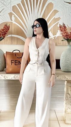 White Outfits For Women, Outfit Elegantes, European Outfit, Dressy Casual Outfits, Winter Fashion Outfits Casual, Stylish Work Attire, Elegant Attire, Effortlessly Chic Outfits