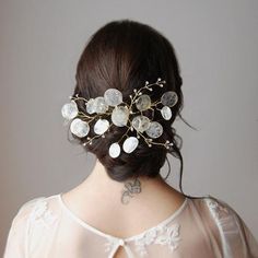 Ivory Accessories, Wedding Flower Hair, Vintage Bridal Hair, Hair Details, Dried Plants, Wire Flowers, Flower Hair Comb, Wedding Hair Flowers, Bridal Updo