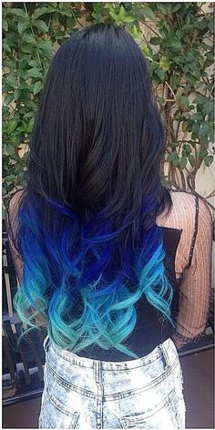 I wish I was brave enough to have this amazing black to blue ombre hair <3 Hair Tips Dyed Blue, Blue And Black Hair, Rambut Brunette, Hair Dye Tips, Blue Ombre Hair, Ombre Hair Color, Dye My Hair, Hair Dye Colors, Mermaid Hair