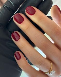 Short Gel Nails Ideas, Red Tip Nails, Short Nail Manicure, Unghie Nail Art, Red Manicure, Short Gel Nails, Casual Nails, Red Nail, Neutral Nails