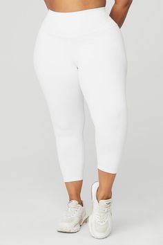 The 7/8 High-Waist Airbrush Legging — all the smoothing, sculpting benefits of the full-length version, in a perfectly cropped package. So good for studio & all-day cool for street, this look features flat-locked seaming for comfort and functionality, no side seams, and an on-trend high waist. Toned Muscles, White Pants Women, Perfect Leggings, Stretchy Leggings, Tank Top Bras, Womens Capris, Alo Yoga, Bra Women, Yoga Women