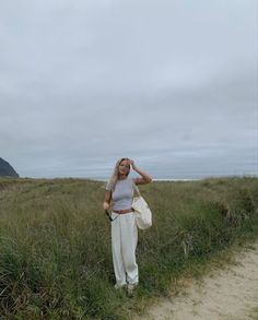 Coastal Instagram Pictures, Seaside Outfit Summer, Scandinavian Instagram, Sea Photo Ideas, Coastal Fits, Oregon Outfits, Coastal Autumn, Scandinavian Outfit, Coast Outfit