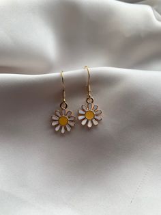 A summer statement that never goes out of style. Daisies are a girls best friend and what better to way them as earrings. Go from day to night with this classic Daisy charm. Whether you choose botanical aesthetic or going for a floral vibe then these earrings are the one for you!  This simple Daisy design features a gold plated charm with groovy style of petals blooming with a flat yellow centre.  Grab these for yourself or give away to a Daisy lover!  Each earring is handmade by myself.  All ea Enchanted Theme, Botanical Aesthetic, Daisy Charm, Daisy Design, Summer Earrings, Daisy Earrings, White Daisy, Summer Earring, Earrings Cute