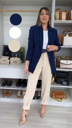 Banker Outfits Women, Mode Ab 50, Color Combos Outfit, Elegante Casual, Event Outfit