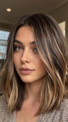 Best Styles for Balayage Hair Brunette Short Bob 👱 Deminsional Brunette, Dark Brown Hair Bob, Brunette Short Bob, Brown Hair Bob, Balayage Hair Brunette Short, Balayage Hair Brunette, Brown Balayage Bob, Haircuts With Balayage, Balayage For Dark Brown Hair