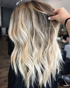 Hot Shot Warm Balayage Finalists 2019 – Behindthechair.com Shampoo Bomba, Baylage Hair, Nails Ombre