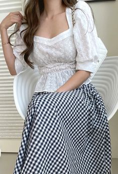 Fashion Corner, Western Outfits, Aesthetic Girl, Minimalist Fashion, Summer Style, New Look, High Waisted Skirt, Fashion Inspo, Summer Fashion