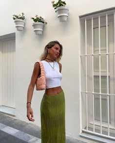 Fashion • Instagram Spain Outfit, Holiday Outfits Summer, Fest Outfits, Summer Holiday Outfits, European Summer Outfits, Outfit Inspo Summer, Paris Mode