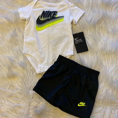 Black Elastic Waistband Shorts White Onsie With Plastic Snaps Ynf 11668, 11558, 11560, 11345, 11344 Nike Black Summer Sets, Nike White Playtime Sets, Black Nike Tracksuit, Nike Sweat Suit, Nike Jogging Suits, Nike Sweatshirts Hoodie, Nike Set, Baby Gadgets, Black And White Pants