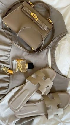 Birken Bag Aesthetic, Hermes Shoes Women, Birkin Bag Aesthetic, Hermes Aesthetic, Hermes Birkin Bag, Expensive Bag, Girl Lifestyle, Celebrity Perfume