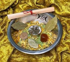 Bring Money and Prosperity into your life with our curated Manifest Bowl Spell Kit.    Money bowls can be placed in the home or workplace as a magical magnet for money. This is "Like attracts more Like" magick - so by placing coins/lucky talismans into the bowl, you're telling the Universe you have money and good fortune. Therefore, the Universe will send you more more money and more successful opportunities. By adding green rice, crystals, herbs, colours and candles that have the magickal corre New Years Prosperity Bowl, Money Bowl Witchcraft, Money Bowl Spell Ingredients, Manifest Spell, Witchcraft Money Bowl, Money Altar, Crystal Money Bowl, Witch Starter Kit, Money Bowl