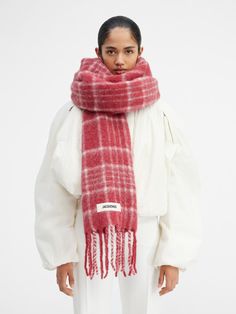 Mohair Shawl, Super Scarf, Plaid Shawl, Streetwear Essentials, Checked Scarf, Red Scarf, Lady Fashion, Red Scarves, Warm Scarf