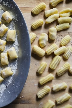 some kind of food that is on a plate and next to it are pasta shells