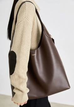 #coach #shoulderbag #fashion #purses #designer #coachie #bags #leather My Style Bags, Fall Bags, Brown Leather Bag, Platform Ankle Boots, Tote Bag Leather, Shopper Bag, Black Ankle Boots, Bago