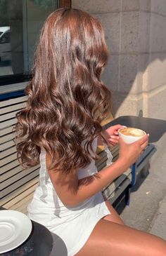 Soft Healthy Hair, Nails Selfie, Rich Brown Hair, Hair Color Mahogany, Honey Brown Hair, Brown Hair Looks, Brown Hair Inspo, Beauty Hairstyles, Summer Recipe