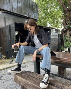 Masculine Meets Feminine Outfits, Warm Wet Weather Outfit, Dark Tomboy Outfits, Masc Style Aesthetic, Cute Outfits For Short People, 90s Women’s Fashion, How To Style A Short Sleeve Button Up, Tomboy Lesbian Style, Tomboy Teacher Outfits