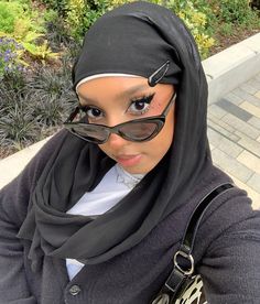 Somali Dress, Senegalese Clothing, Hijabi Pics, Hijabi Streetwear, Hijab Islam, Muslim Outfit, Headwrap Tutorial, Outfit Pictures, Wifey Material