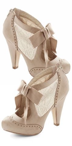 Taupe Lace Heels ♥ L.O.V.E. Shoes With Bows, Winter Wedding Shoes, Boho Mode, Wedding Boots, Chunky Heel Shoes, Shoes White