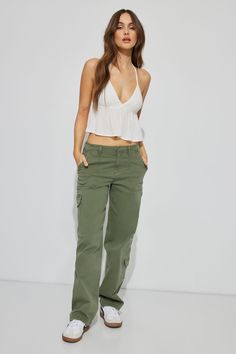 Pair with a tank top for an obvious serve. Features - Zip-fly with press-stud closure - Six-pocket styling - Asymmetric cargo pockets - Hammer loop detail Size & Fit - Fit: Relaxed - Rise: 10.5" - Inseam: 32" - Model is wearing size 5 Materials & Care - Content: 98% cotton, 2% spandex - Care: Machine wash cold, inside out - Imported Straight Cargo Pants Outfit, Tennessee Outfits, Cargo Pants Outfit, Fits Inspo, Summer Inspo, Easy Trendy Outfits, Carpenter Pants, Cargo Jeans, Flowy Tops