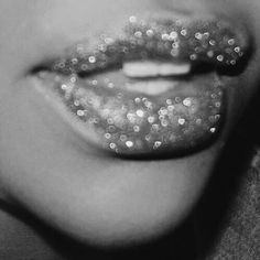 black & white aesthetic Silver Aesthetic, Glitter Photography, Collage Foto, White Lips, Boujee Aesthetic, Grey Aesthetic, Wallpaper Retro