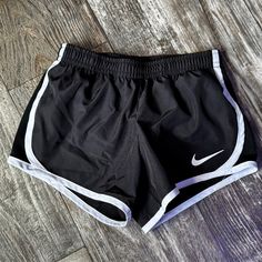 These New Without Tags Toddler Girls Athletic Shorts Are Nike Drift. They Have A Fabric Lining And Elastic Waist. * Item Pictured Is The Exact Item You Will Receive. * Photos Will Show Any Wear Or Tear To Item. * Item Comes From A Smoke Free Home. * Item Has Been Sanitized, And Repackaged For Shipment, Unless Item Is New With Tags. Black Hair Video, Classic Sportswear, Nike Short, Youth Clothing, Nike Bottoms, Volleyball Outfits, Nikes Girl