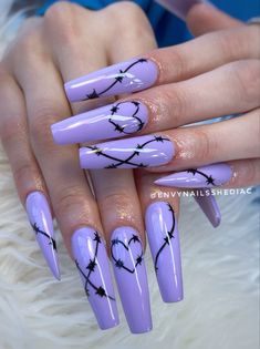 Long Nail Designs Hearts, Best 2023 Nail Designs, Purple Nails Heart Designs, Black And Purple Nails Simple, Blue And Black Nails Designs Short, Lilac Nails With Design, Egirl Nails Acrylic, Edgy Purple Nails, Purple Edgy Nails