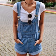 denim overalls , white t shirt , round vintage glasses Wearing Overalls, Chic Summer Outfits, K Fashion, Mode Inspo, Retro Outfits, Look Chic, Moda Fashion