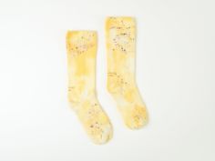 Super soft Kid's Bamboo socks in the Yellow Speckles color way. The tie dye process gives a unique pattern and color to each pair of socks - no two are the same. Toddler 3T-4T pictured. - Sizes from Infant to 8Y, please refer to shoe size to confirm sizing. Age/Sock SizingShoe Size Infant                2-4.5 Toddler 1T-2T4.5-7.5 Toddler 3T-4T7.5-11.5 Kids 5T-8 Youth11.5-3.5   - Wash-fast and kid-friendly colors. - 94% Bamboo, 6% Spandex. I make these in batches, and each is unique within a batch, so embrace the differences between socks! When a batch runs out, I may not restock depending on how complex the design is, so get them while you can. Tie Dye Socks, Bamboo Socks, 5 Kids, Kids Socks, Unique Patterns, Kid Friendly, Tie Dye, Kids Outfits, Gender Neutral