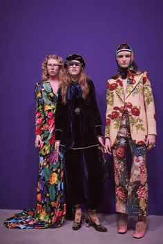 Backstage at the Gucci Fall Winter 2017 Fashion Show Kimono Modern Fashion, Gucci Fall 2017, Gucci 2018, Gucci 2017, 70s Fashion Outfits, Runway 2017, 70s Women, Quirky Fashion