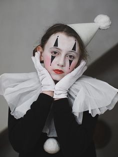 A Pierrot for Halloween: Micro Four Thirds Talk Forum: Digital Photography Review Pierrot Clown Costume, Clown Costume Diy, Chic Halloween Costume, Unique Halloween Makeup, Halloween Makeup Sugar Skull, Clown Hat