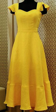 Yellow Women Outfit, Causal Indian Outfits, Simple Yellow Dress, Forever New Dress, Simple Frock Design, Casual Frocks, Simple Frocks, Elegante Casual, Designer Dresses Casual