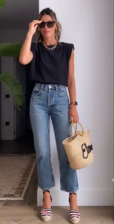 Outfits With Heels And Jeans, Outfit Viernes Casual, Outfits With Heels, Estilo Old Money, Rok Outfit, Design Moda, Mode Casual, Casual Chic Outfit