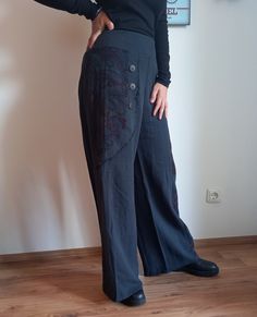 Size: Length 101 cm, waist 68 cm (stretchable up to 85 cm), ankle width 32 Color: purple Let's keep painting the winter colorful! If you want to take the spring feeling with you in winter and radiate it and warm up the cold, monotonous winter excursions with your beauty, then these handmade trousers are exactly the right thing for you. All year round wearable pants, casual and extravagant at the same time and for all maxi pants lovers who don't like so much fabric between their legs. It won't le Maxi Pants, Pants Linen, Always Cold, Womens Trousers, Feminine Look, Palazzo Pants, Cotton Pants, Linen Pants, Trousers Women