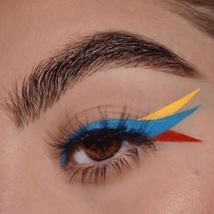 Abstract Makeup, Maquillage Yeux Cut Crease, Make Up Inspiration, Makijaż Smokey Eye, Edgy Makeup