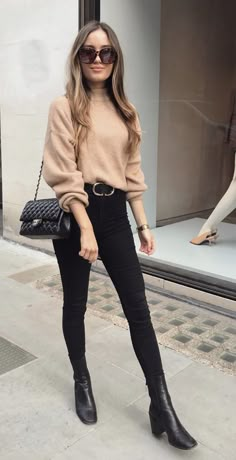 Date Night In Paris Outfit, Classy Cold Weather Outfits, Warm Winter Work Outfits, Winter Business Casual Outfits Cold Weather Office Wear, Fall Dinner Outfit Classy, Winter Professional Outfits Women, Church Fall Outfits, Outfit Bogota, Winter Smart Casual