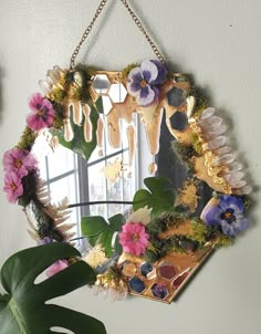 Clear Quartz Labradorite Moss agate Flowers Resin Mirror Decorating Ideas With Flowers, Flower Bedroom Aesthetic, Moss Mirror, Herb Benefits, Hippie Living Room, Mirror With Flowers, Resin Inspiration, Fairy Bedroom, Small Business Items