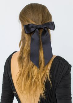 The Virginia Bow Barrette is made by hand in New York of double faced silk ribbon with a steel French barrette closure. We recommend treating this bow as you would a piece of jewelry, and storing it in the dust bag when not in use. Avoid contact with water, perfume, and other chemicals, including hairspray, which should be used before placement in the hair. Casual Kimono, Brunch Dress, Style Français, Double Bow, Bow Hair Clip, French Hair, Nails Fashion, Rust Dress, Trendy Hair