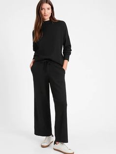 Black Cropped Pants Outfit, Black Wide Leg Pants Outfit Casual, Wide Leg Black Pants Outfit, Wide Leg Trousers Outfit, Wide Leg Pants Outfit, Winter Pants Outfit, Leg Pants Outfit, Pants Outfit Casual