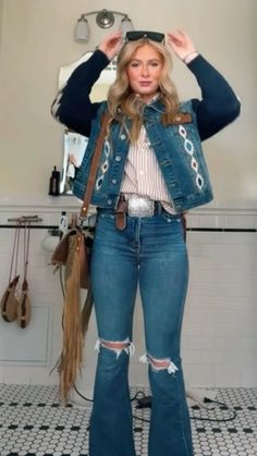 Jean Vest Outfit, Lainey Wilson Outfits, Country Aesthetic Outfit, Womens Western Outfits, Edgy Cowgirl, Baile Outfits, Western Things, Cute Western Outfits, Clothing Aesthetics